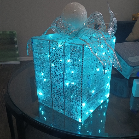 Custom decor - Picture 2 of 2